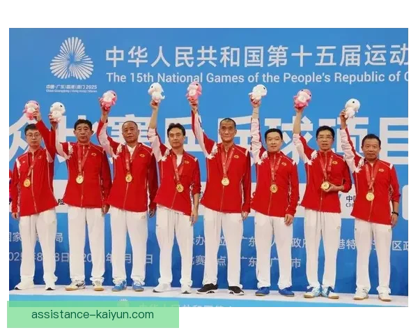 体育赛事激烈角逐 中国运动员勇夺金牌 打破多项历史纪录引发热议