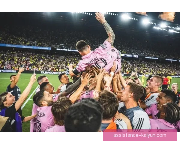 梅西加盟迈阿密国际后首度公开亮相 引发球迷热烈反响