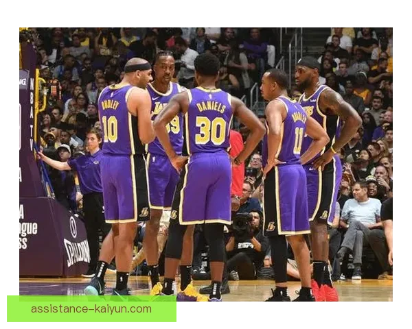 湖人队新赛季阵容大调整 詹姆斯与戴维斯领衔迎挑战